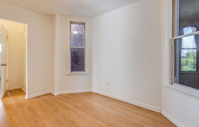 1 bed, 1 bath, $950, Unit Apt 1 (Bottom Side Door)