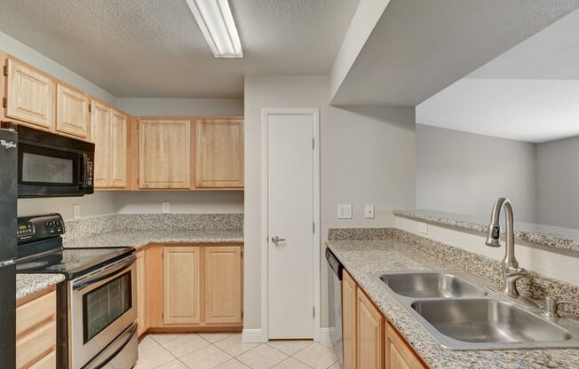 3 beds, 2 baths, $1,495, Unit # 2065