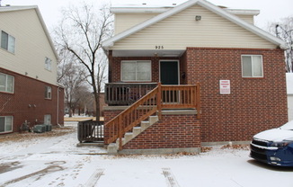 4 beds, 2.5 baths, $1,400