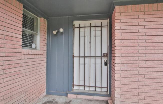 2032 W LITTLE YORK RD