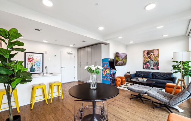 Studio, 1 bath, 331 sqft, $1,950, Unit 824