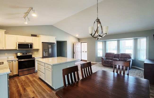 55+ Gorgeous Gem ready for Move in!