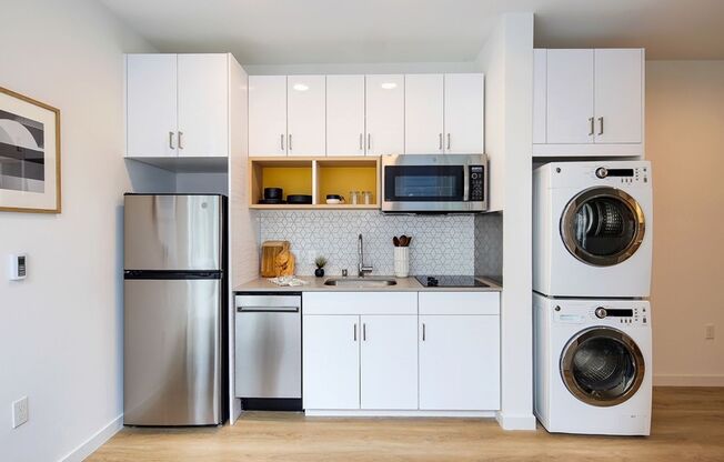Studio, 1 bath, 230 sqft, $1,160, Unit 501