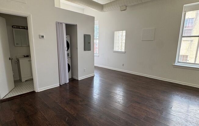 Studio, 1 bath, 600 sqft, $1,050, Unit 408