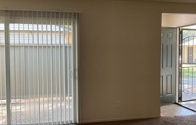 2 beds, 1 bath, 992 sqft, $1,250, Unit 4760-105