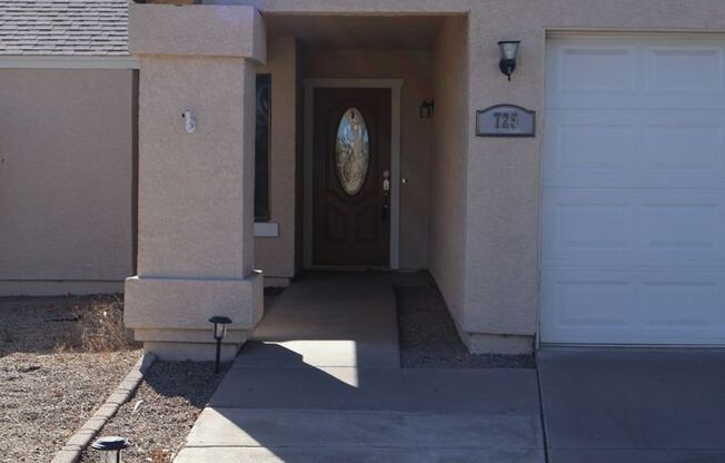 3 bed 2 bath POOL Home!