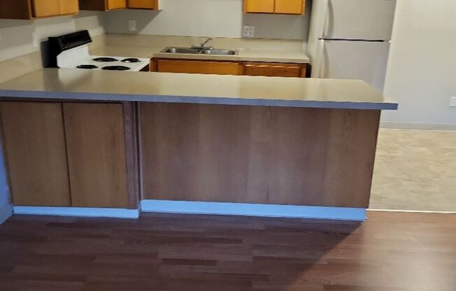 1 bed, 1 bath, 576 sqft, $1,195, Unit 12