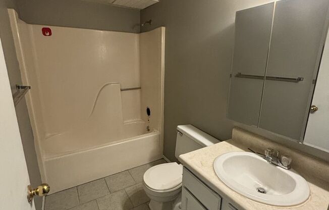 2 beds, 1.5 baths, $950, Unit 8W