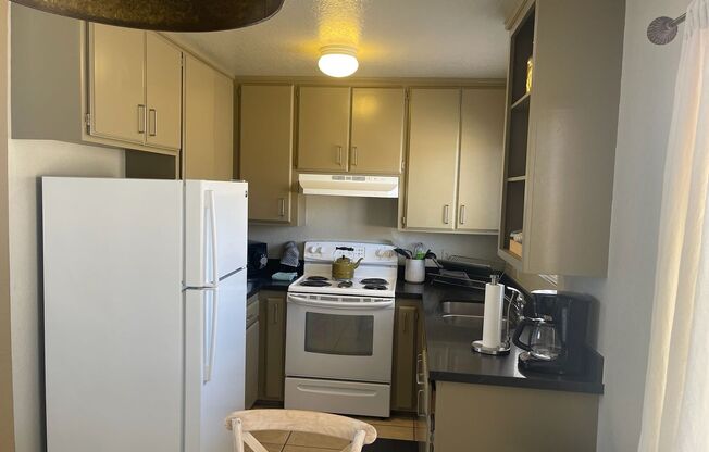 2 beds, 1 bath, 726 sqft, $1,600, Unit Unit B