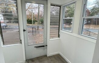 2 beds, 1 bath, $1,395