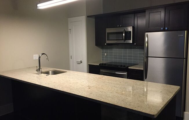 1 bed, 1 bath, 671 sqft, $1,450, Unit 5E