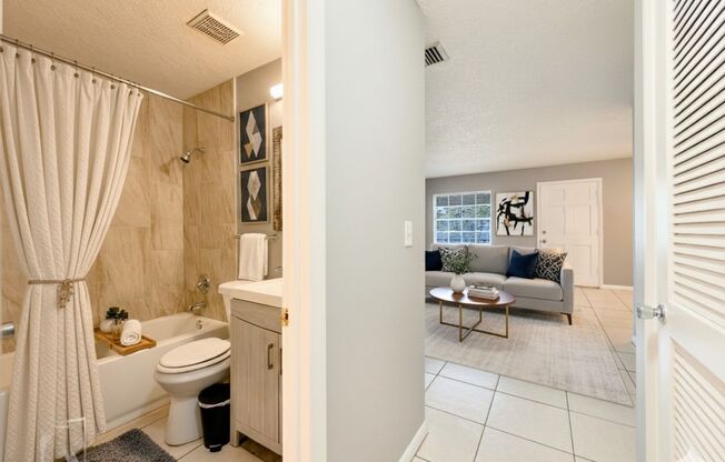 2 beds, 1 bath, 825 sqft, $1,095, Unit 916#A205