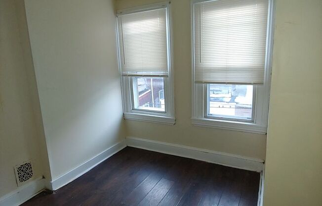 Kensington/Port Richmond vicinity-3 Bed