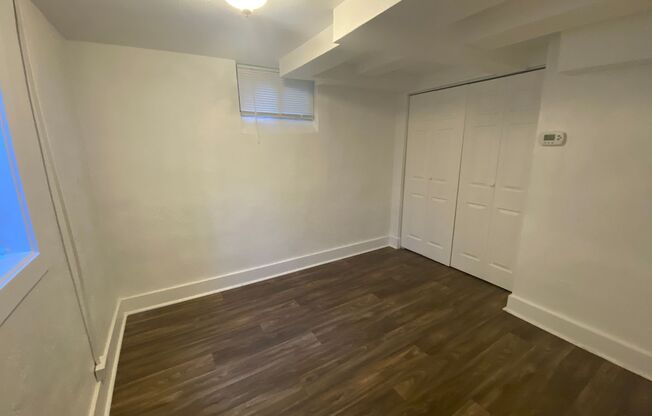 2 beds, 1 bath, $1,295, Unit 1924 South Columbine Street