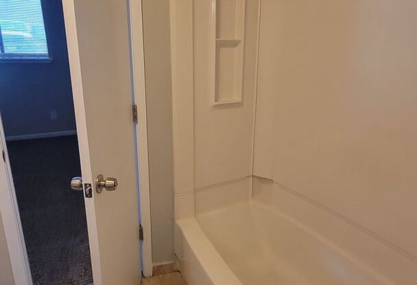 2 beds, 1.5 baths, 954 sqft, $975, Unit 706