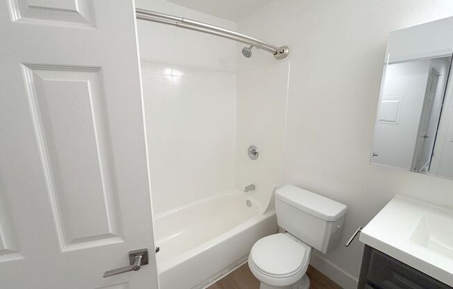 2 beds, 1 bath, 700 sqft, $1,495, Unit 54