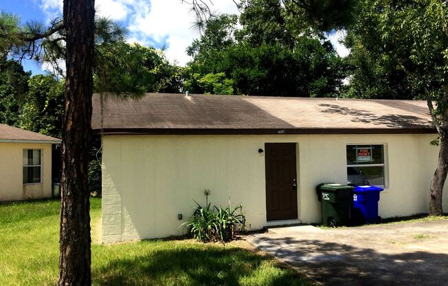 Spacious 2BR/1BA Lakeland Duplex!