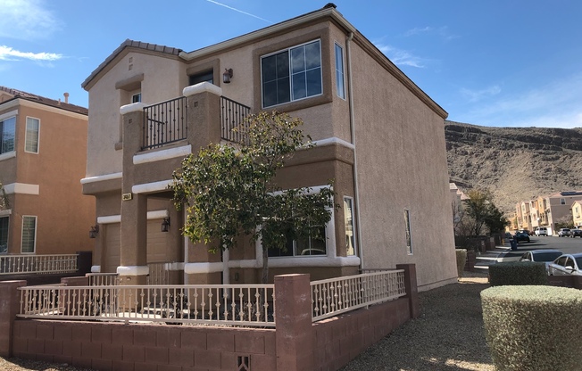 Spacious 2-Story Home with Oversized Beds in a Prime Location!