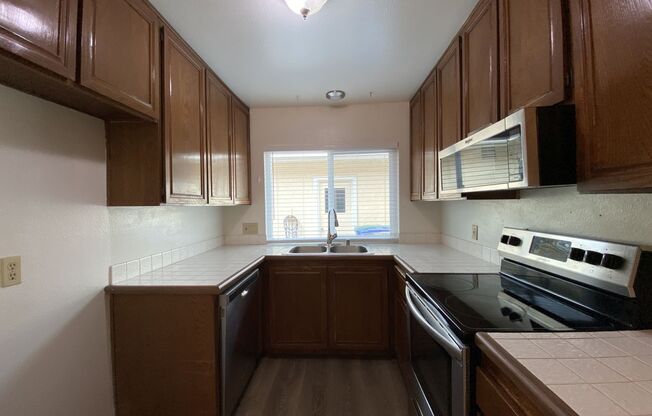 2+bd/1ba Single Story Duplex Minutes Drive From the Ocean!