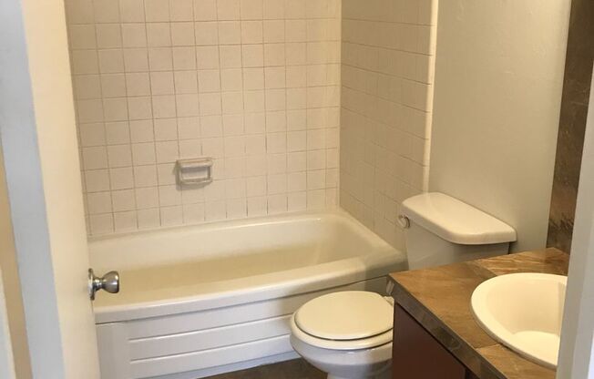 1 bed, 1 bath, 420 sqft, $987, Unit 14