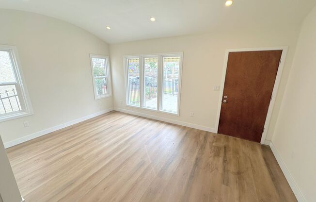 Front Unit, 2bd/1.5 bath with Central A/C and Heat and washer/dryer hookups