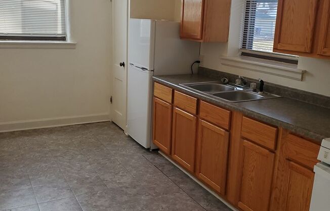 1 bed, 1 bath, 700 sqft, $675, Unit Apt 2