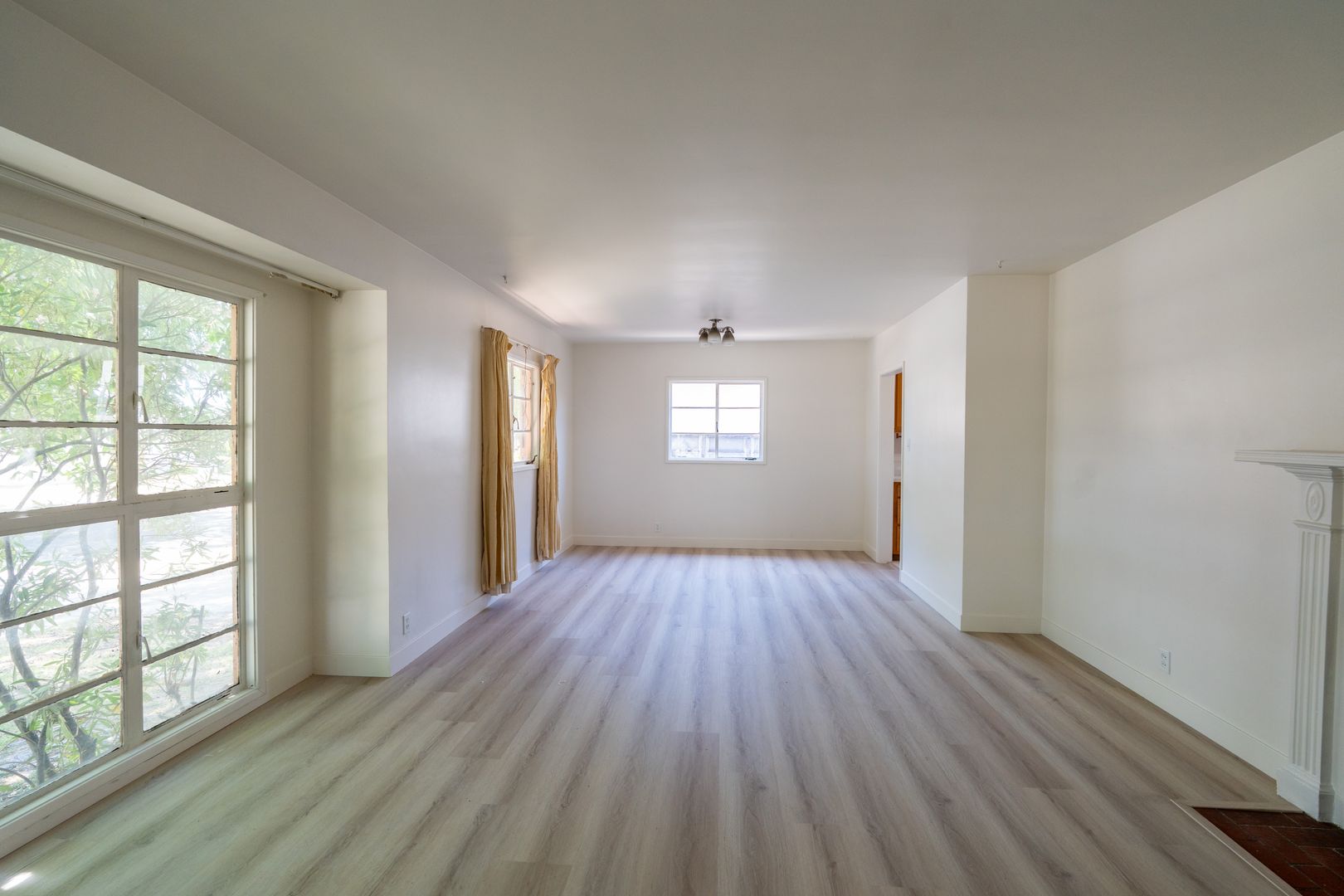 Beautiful 3 Bedroom/ 2 Bath Home $3,595/ Mo.