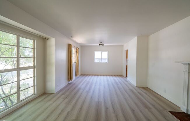Beautiful 3 Bedroom/ 2 Bath Home $3,595/ Mo.