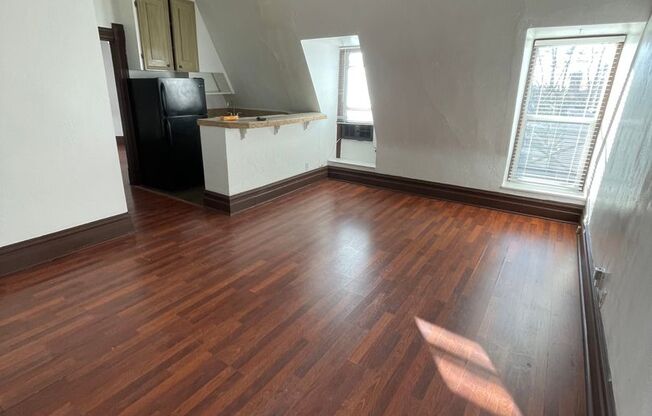 1 Bedroom apartment with rooftop Balcony!