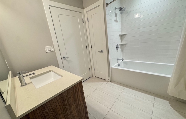 2 beds, 2 baths, 922 sqft, $3,400, Unit 204