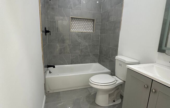 2713 W Glenwood 1st floor