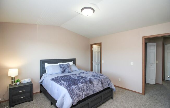2 beds, 1.5 baths, 1,096 sqft, $1,450, Unit 4015-06