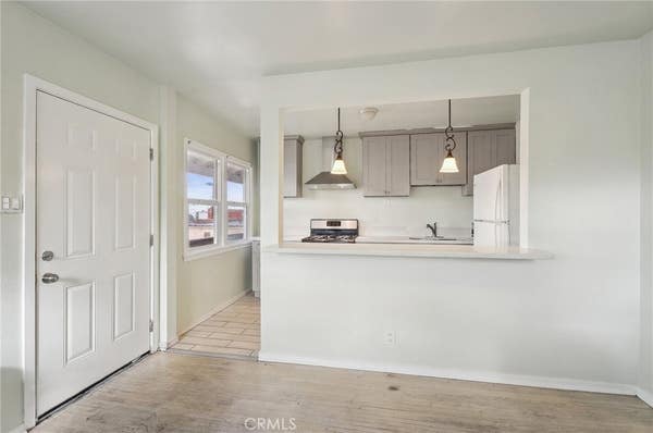 122 W 110 ST