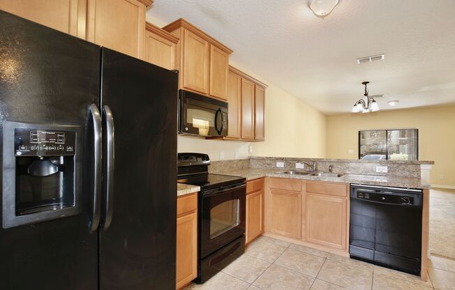 Cozy 2/2.5 Spacious Townhome with a Covered Patio in the Gated Community of Windsor Lakes - Sanford!