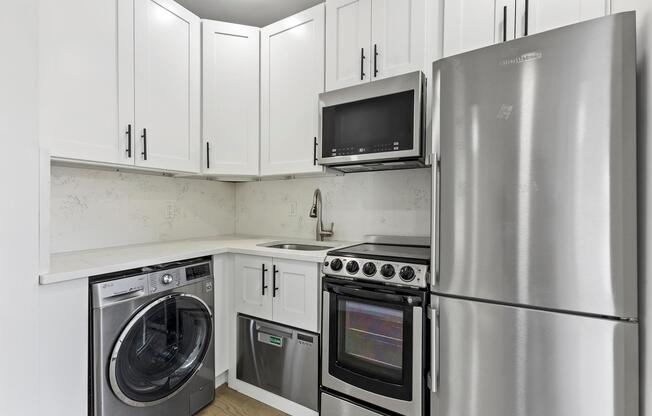 3 beds, 1 bath, $4,850, Unit 2L