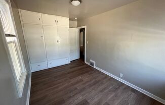 2 beds, 1 bath, $995, Unit 1