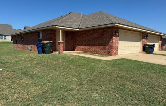 3 bed 2 bath duplex in Chickasha! Ready for move in