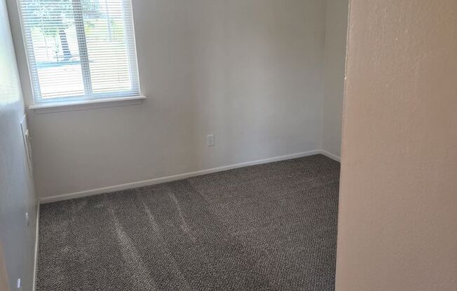 1 bed, 1 bath, 517 sqft, $550, Unit 216