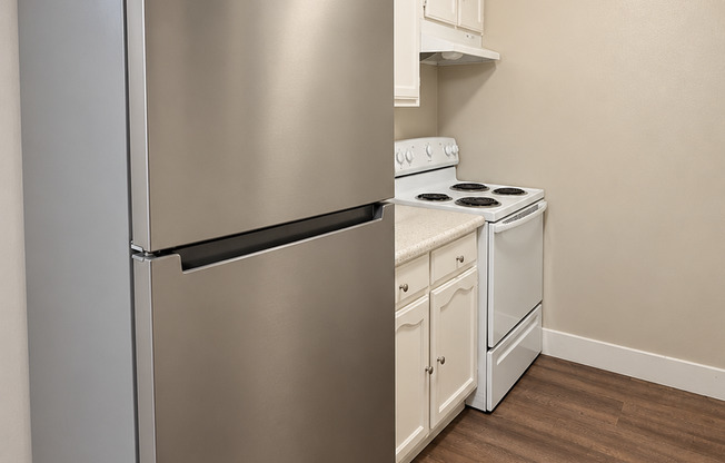 2 beds, 1 bath, 896 sqft, $2,095, Unit 017