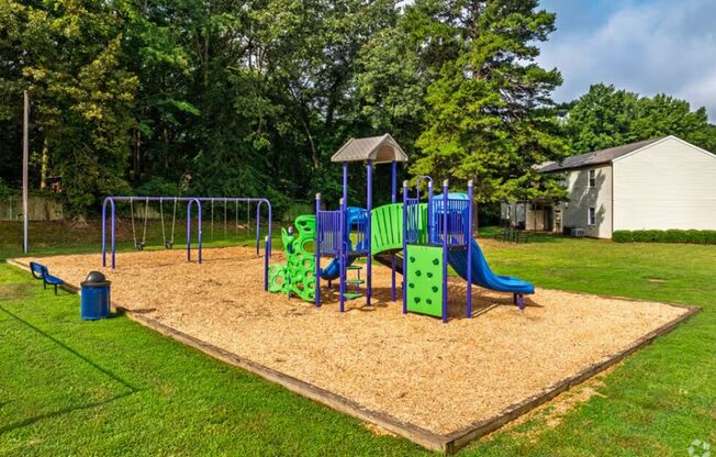 2 beds, 1.5 baths, 976 sqft, $1,300, Unit 200F