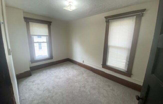 4 beds, 1.5 baths, $1,495, Unit 1717