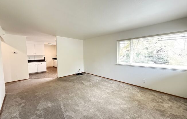 2 beds, 1 bath, $2,600, Unit 2053 Central Ave C (LO)