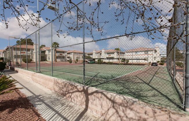 2 beds, 2 baths, $1,400, Unit Building 4