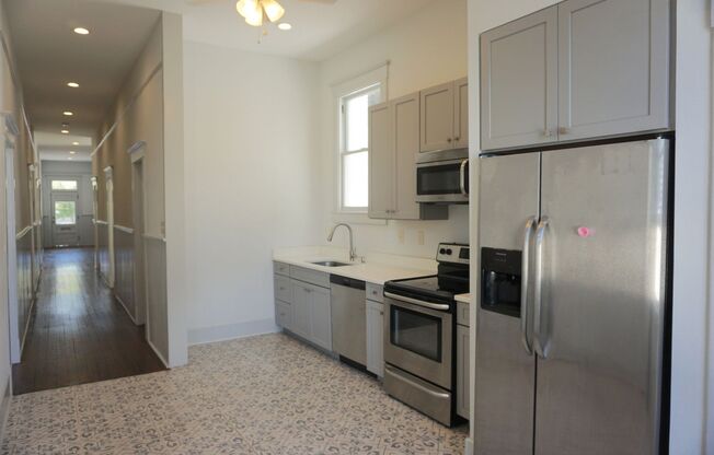 4 BED | 2 BATH | DOWNSTAIRS APARTMENT IN THE HEART OF DOWNTOWN