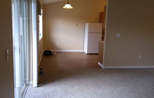 2 beds, 1 bath, 750 sqft, $1,375, Unit Bluff-6