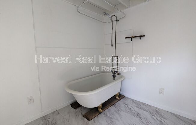 2121 65 AVE