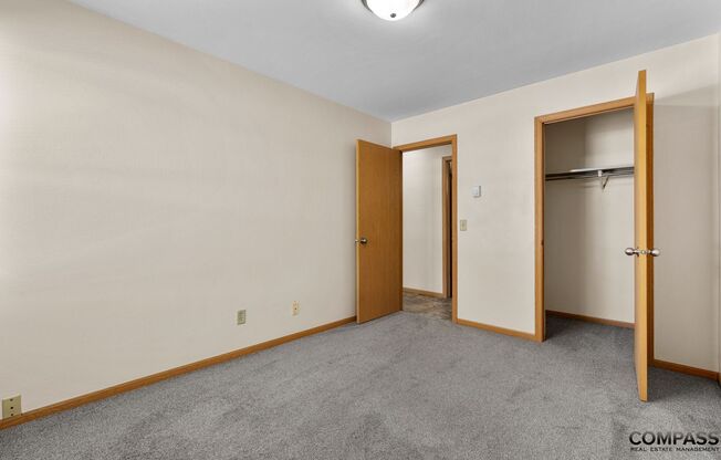 2 beds, 1 bath, 660 sqft, $995, Unit 28