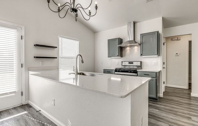 Charming Fully Renovated Home in Valencia + 3 bedrooms + 2 bathrooms