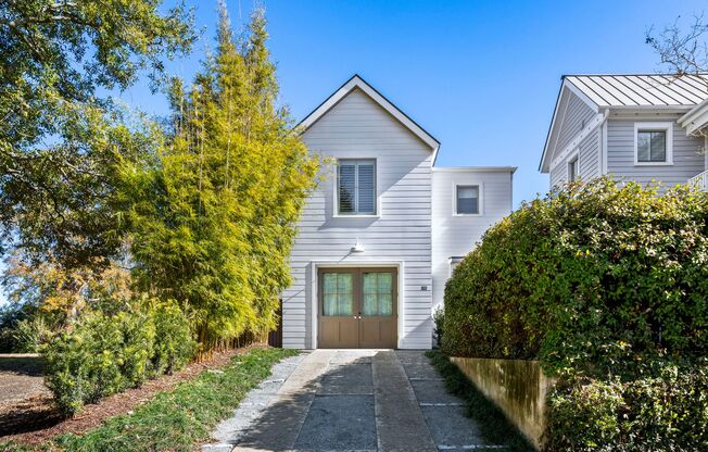 Little House on Tenth- 36 10th Avenue