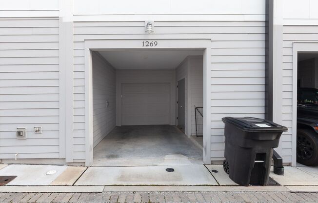 Beautiful 2bd/2.5ba Contemporary Townhome in East Atlanta Village!
